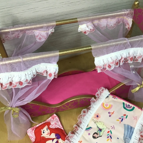 Princess Doll and Princess Bed - Picture 10 of 11